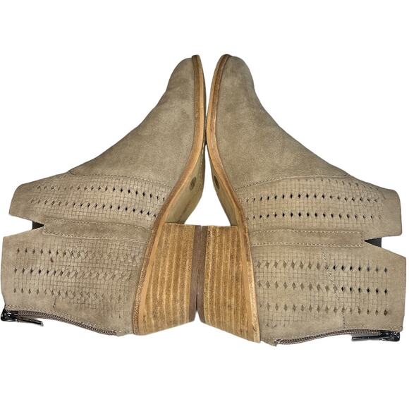 Vince Camuto Light Brown Patellen Suede Perforated Booties Size 7 - Picture 5 of 9